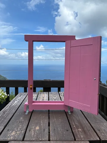 海を額縁にする扉