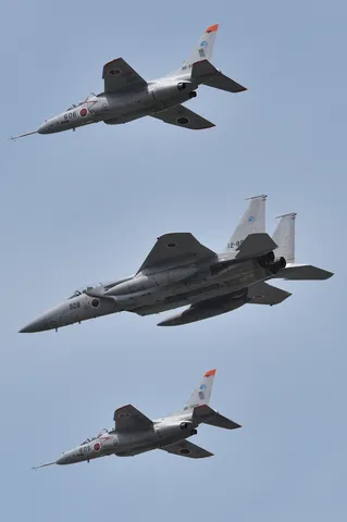 青空の編隊飛行