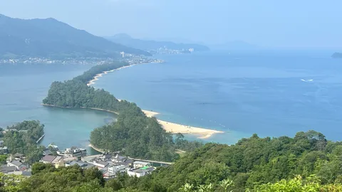 青い海と緑のコントラスト