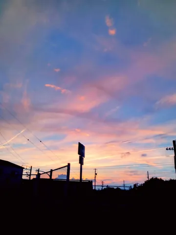 駅を染める茜色の空