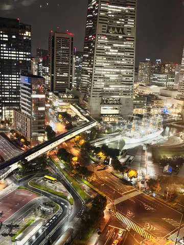 光の洪水！夜の都市パノラマ