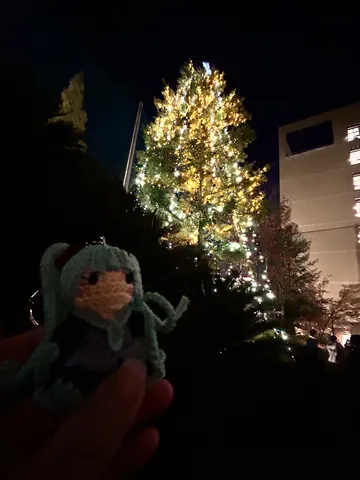 クリスマスの夜を彩る、愛らしいマスコット