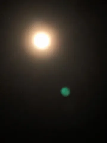 宇宙と緑の光