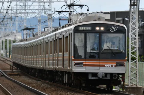 レトロな車両、旅情を誘う