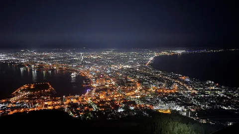 夜景に吸い込まれる光の海