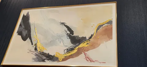 ゴールドの輝き、抽象的な水墨画