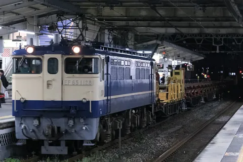 夜の停車場、青い電機機関車