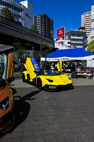 街を彩るスーパーカー