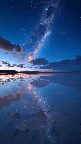 星空と湖のシンメトリー