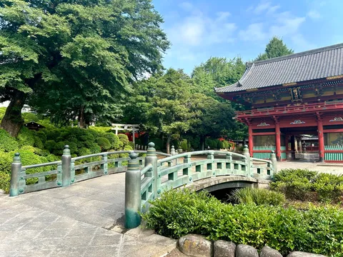 趣のある和風庭園の散策