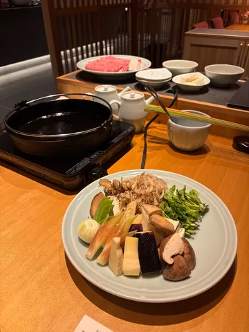 食欲そそる、旬の彩り鍋