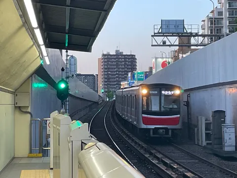 ホームへ誘う、宵の灯火