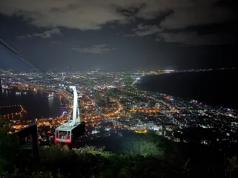 夜景に突入するゴンドラ