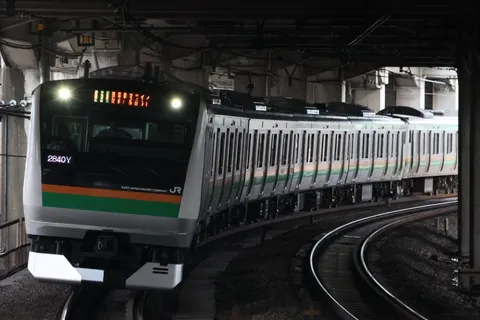 地下鉄の疾走感、都会の光と影