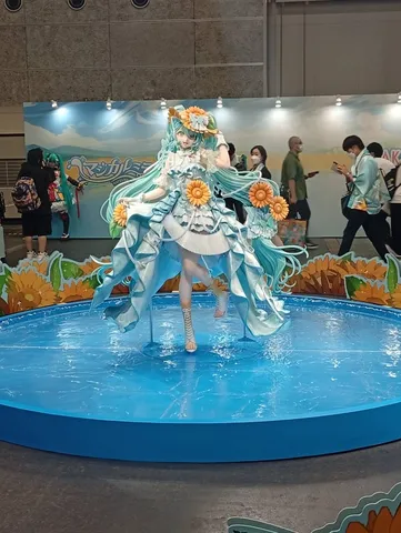 水面にきらめく夏の歌声