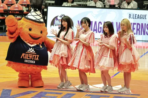 ゆるキャラとアイドルの競演？