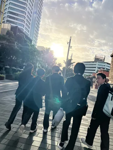 まぶしい光、それぞれの道