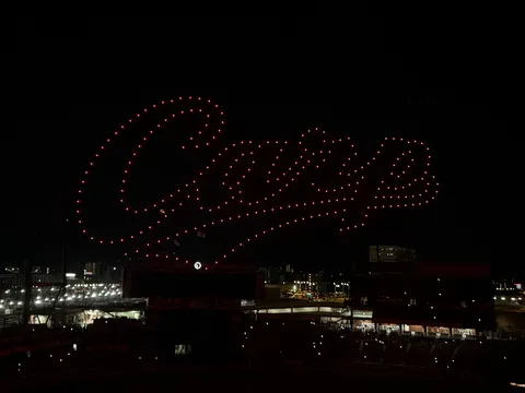 夜空を彩る光のメッセージ