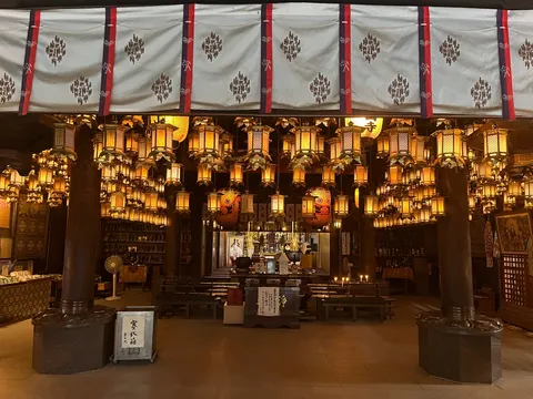 幾千もの灯りに包まれる夜