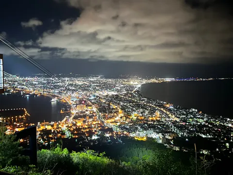 煌めく湾岸夜景のパノラマ