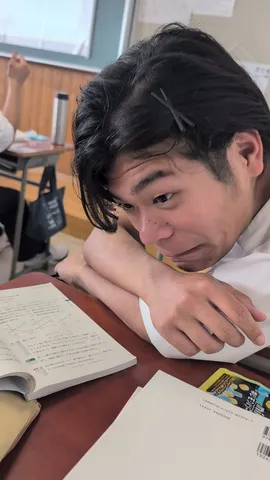 考え込む横顔