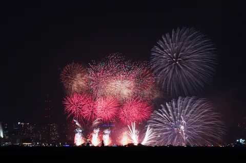 夜空の主役争奪戦
