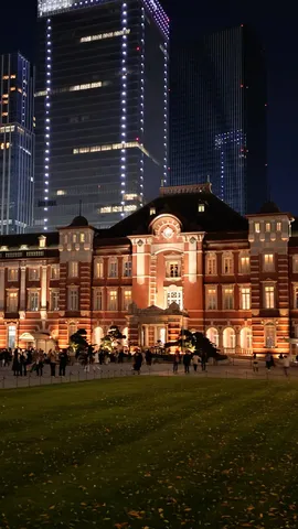 夜景に浮かぶ歴史的建造物