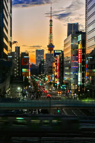 夕暮れに輝く東京の鼓動