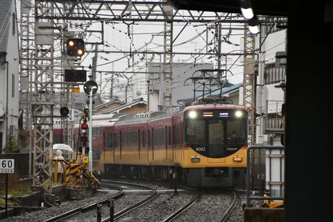 雨粒と電車の交響曲