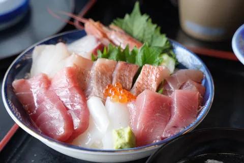 海の宝石が並ぶ丼
