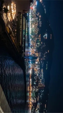 水面にほどける夜景