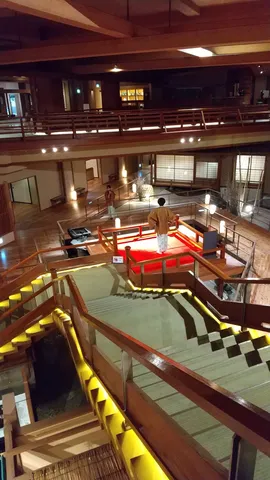 赤い光の静寂空間