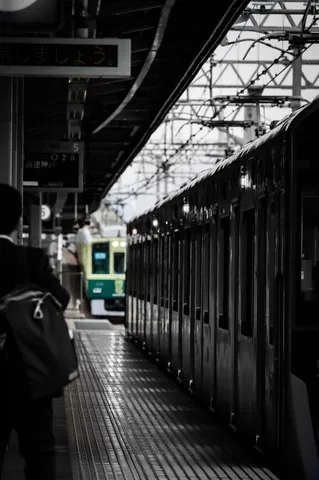 駅のモノクロームと色彩