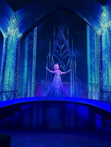 氷の城の歌姫、エルサ