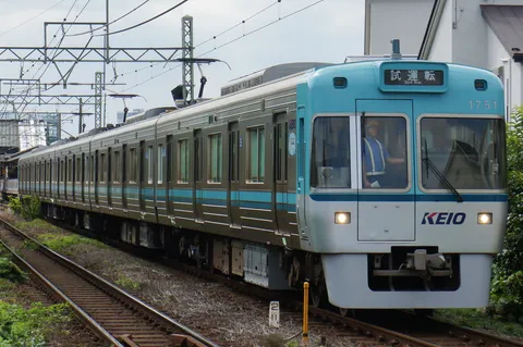 試運転中の京王線、検測車？