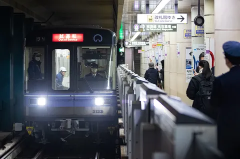試運転、地下鉄の日常