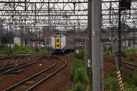 鉄道網を駆け抜ける車両