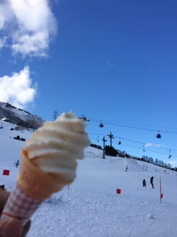 雪景色とソフトクリームの甘い誘惑
