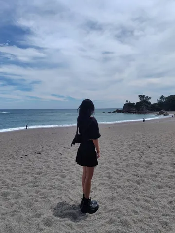 夏の終わりの浜辺