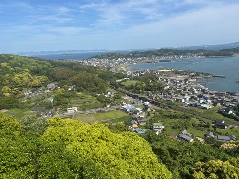 海と街並みのパノラマビュー