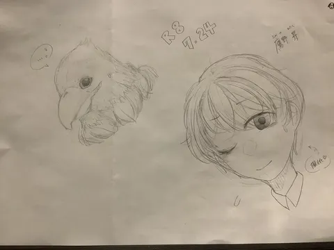 対照的な表情の鳥と少年