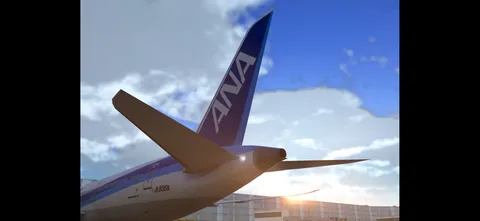 ANAの垂直尾翼、青空に映える