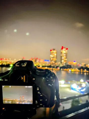 カメラ越しの夜景に夢中