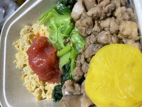 彩り豊かな具だくさん弁当