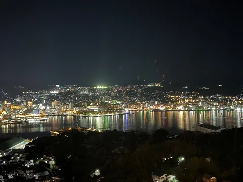 夜景に映える、光の海