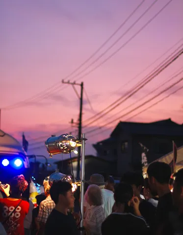 夕焼けと灯りのコントラスト