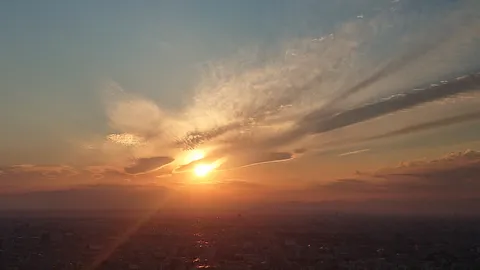 夕陽と光の軌跡