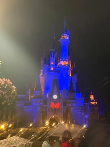 夜空に灯る夢の城