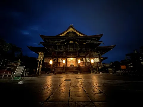闇夜に浮かぶ荘厳