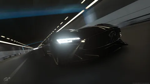 トンネルを疾走する漆黒の閃光